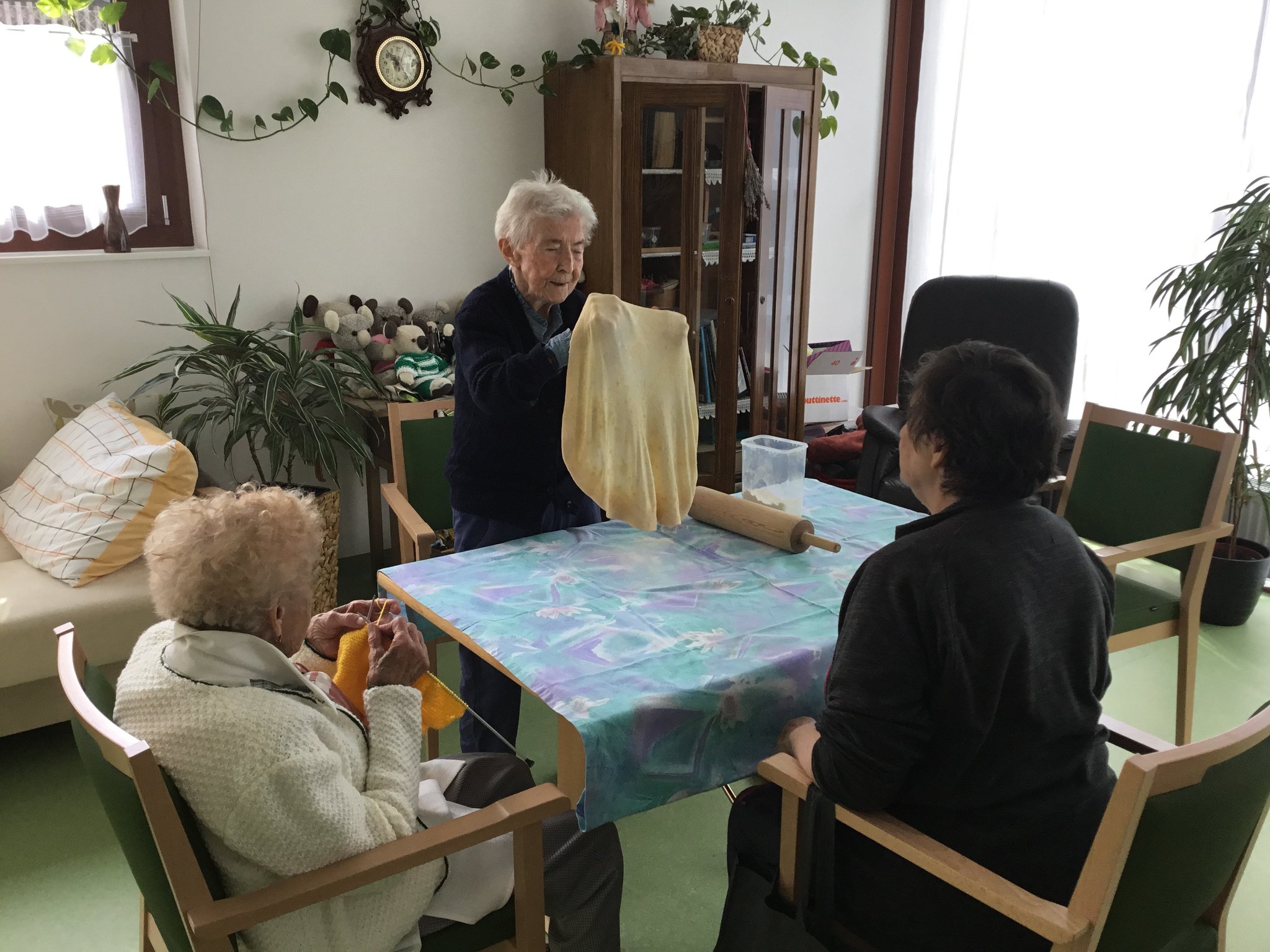 zur Pastoralassistentin darf ich als Pastorale Mitarbeiterin in der Pfarre Laakirchen die vielfltigen Aufgaben meines zuknftigen Berufes kennenlernen. Pastorale Mitarbeiterin Ursula Putz - Pfarre Laakirchen