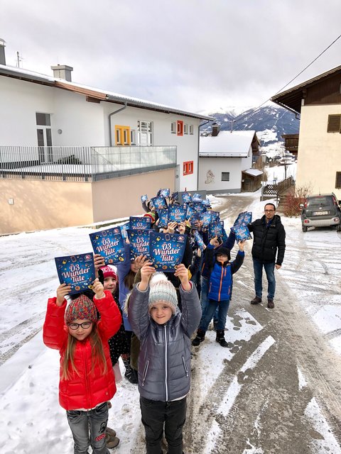 Die Kinder der VS Kartitsch haben mit ihren Kollegen in Olang insgesamt 511 alte Handys gesammelt. | Foto: VS Kartitsch