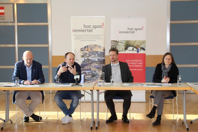v.l.: WKO-Leiter Christoph Wiesner, Andreas Fill, Andreas Foltyn (FACC), Andrea Eckerstorfer. | Foto: BRS