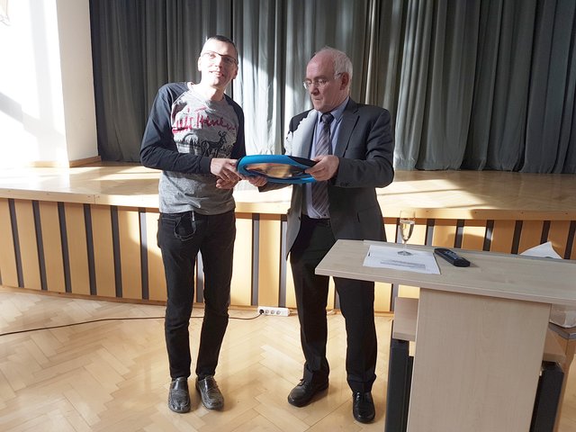 In den Ruhestand verabschiedet: Direktor Josef Röck (re.) mit seinem designierten Nachfolger Otto Siegele.  | Foto: Martin Gantner