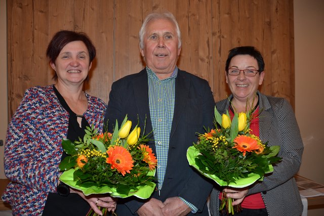 von li.: Marianne Kragl, Sepp Inspruchner und Ilse Wolfinger (neue obfrau).