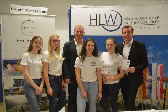 Die HLW Pinkafeld präsentierte sich mit ihrer Übungsfirma in Oberwart.