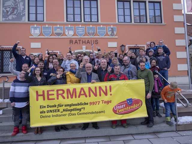 Die gesamte Mannschaft der Marktgemeinde Zwentendorf mit Bürgermeister a.D. Ing. Hermann Kühtreiber in der Mitte.