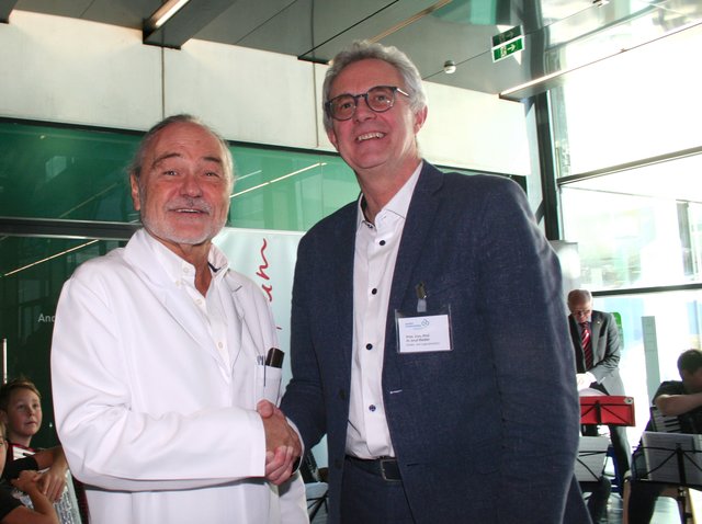 Primar Prof. Rudolph Pointner (Ärztlicher Leiter Tauernklinikum) und Primar Prof. Josef Riedler (Leiter der Abteilung Kinder- und Jugendmedizin im Schwarzacher Klinikum)