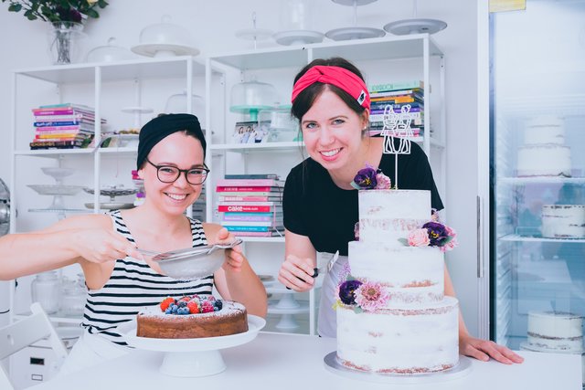 Sieger: Vera Straschek (l.) und Lisi Köhl holen Austrian Wedding Award nach Graz.