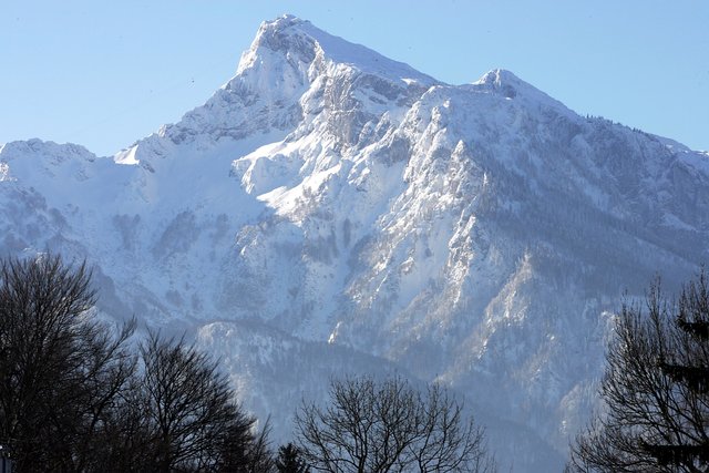 Ein Hund stürzte in die Südwand am Untersberg.