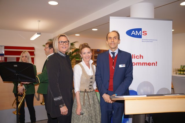 Brigitte Gruber stellvertretende Leiterin des AMS Bischofshofen, Jacqueline Beyer Geschäftsführerin des AMS Salzburg und Thomas Burgstaller Leiter des AMS Bishofshofen. | Foto: ama