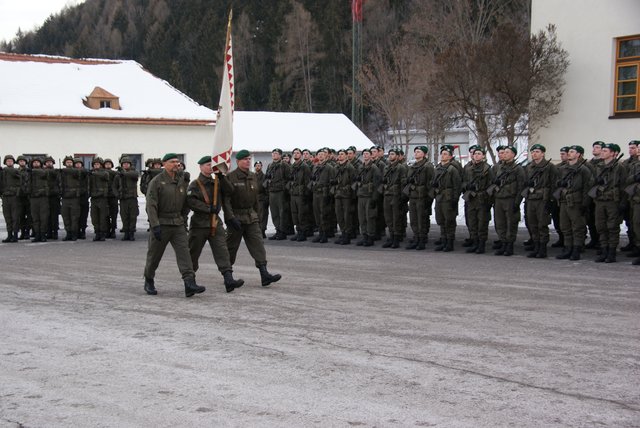 Einmarsch des Fahnentrupps.