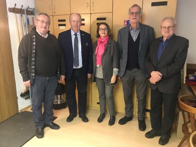 Obmann Stv. Richard Walser, Landespräsident Herbert Striegl, Schriftführerin Roswitha Lentsch, Obmann Manfred Weiskopf und Kassier Willi Traxl (v.l.). | Foto: Pensionistenverband