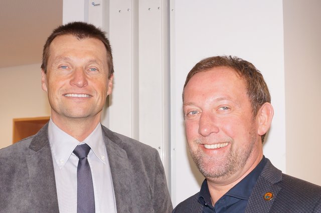 Bezirkshauptmann von St. Johann Harald Wimmer mit dem Bischofshofener Bürgermeister Hansjörg Obinger. | Foto: ama