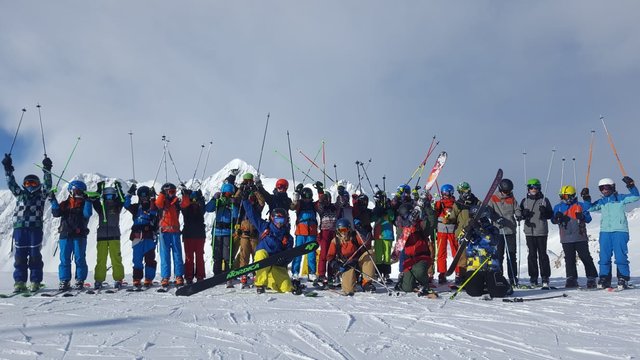 Freeriden mit Stefan Häusl: Die SchülerInnen der NMS Paznaun zeigten sich begeistert. | Foto: Michelle Huber