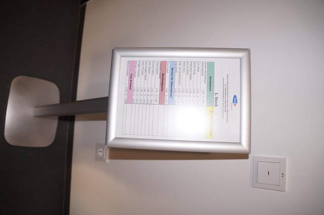 Neu sind auch die Hinweisschilder in jedem Stockwerk, die angeben welcher Betreuer sich wo befindet und ob er gerade im Haus ist. | Foto: ama