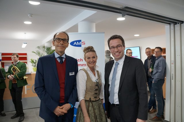 Thomas Burgstaller und Jacqueline Beyer mit AMS Vorstand Johannes Kopf. | Foto: ama