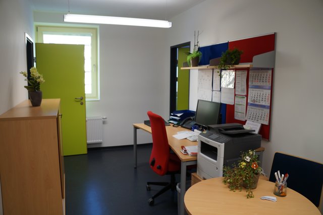 Die Büros sind zwar kleiner geworden, dafür heller, bunter und freundlicher. | Foto: ama