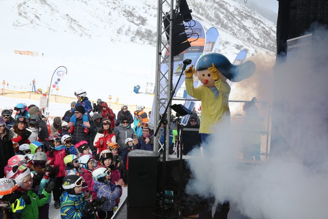 Bei gleich drei Kinderkonzerten mit zwei verschiedenen Bands wird im Silvapark Galtür ordentlich mitgesungen, getanzt und gute Laune versprüht  | Foto: TVB Paznaun - Ischgl