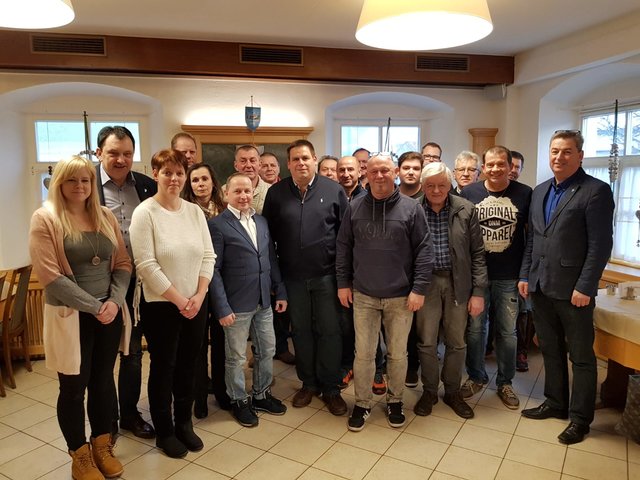 Bezirksparteiobmann LAbg. Anton Kogler gratulierte der FPÖ-Ortsgruppe Feistritztal zur einstimmigen Wahl. | Foto: KK