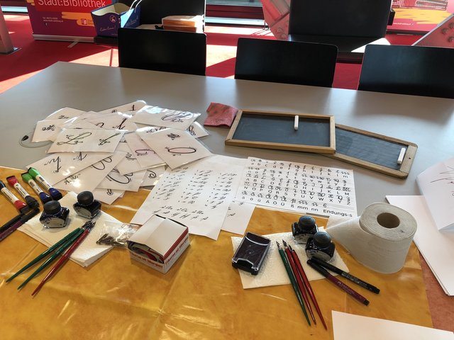 Hier werden alte Schriften gelehrt. 