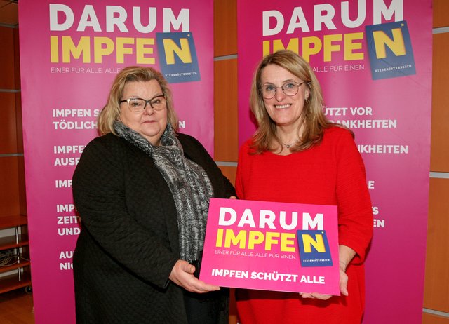 Dr. Irmgard Lechner und LR Ulrike Königsberger-Ludwig präsentieren die Schwerpunkte für die diesjährige Impf-Info-Kampagne in Niederösterreich | Foto: Anton Heinzl