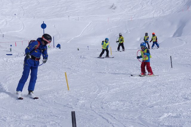 Mit dem Skilehrer unterwegs | Foto: Skisafari Team