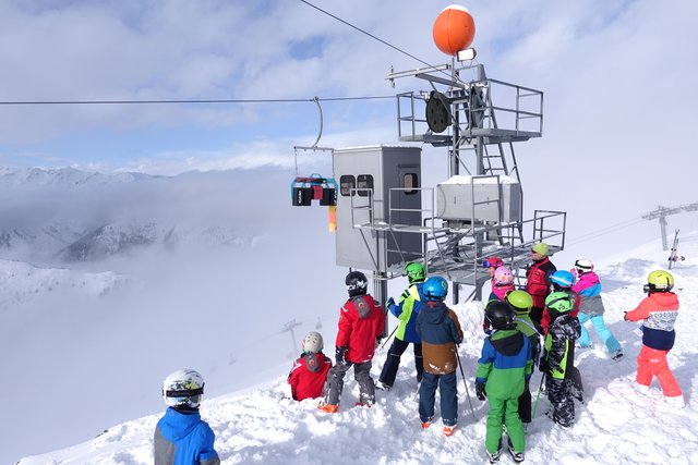 Einmal eine Lawinensprengbahn aus der Nähe sehen. | Foto: Skisafari Team