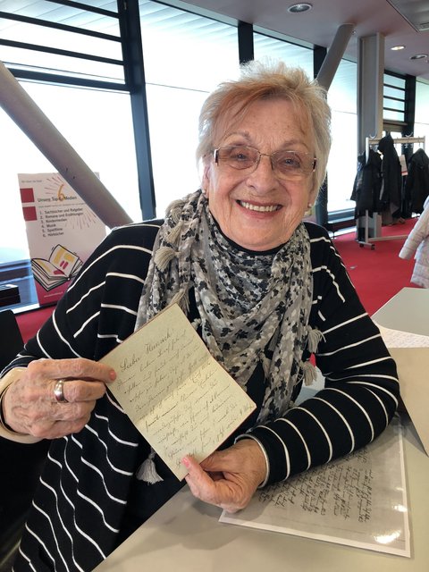 Ottilie Kampichler kann Kurrent lesen. 
