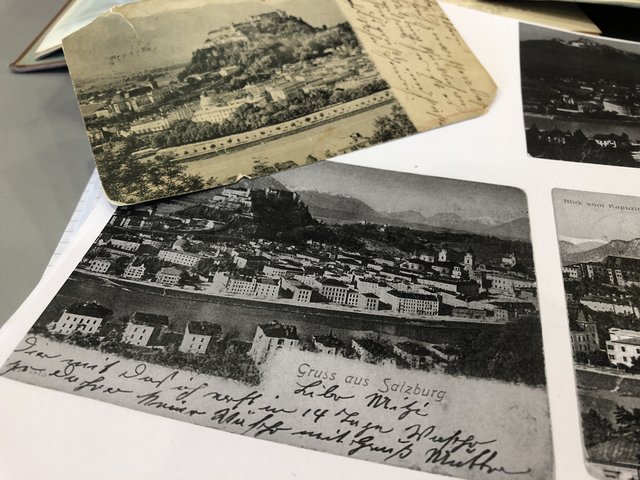 Mit "Liebe Mitzi", beginnt die Mutter ihren Gruß aus Salzburg. Die Schrift ist bereits "lesbarer" 