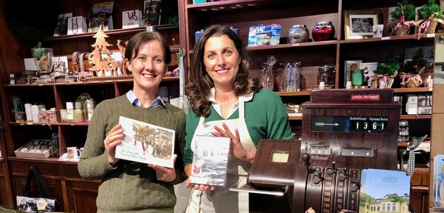 Marianne Dorfer und Claudia Steinkogler freuen sich, dass neben Touristen auch viele Salzburger hierher kommen.