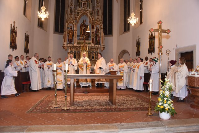 Festgottesdienst in der Pfarrkirche Großrußbach mit den Dechanten und vielen Priestern und Diakonen des Nordvikariats. | Foto: Werner Kraus