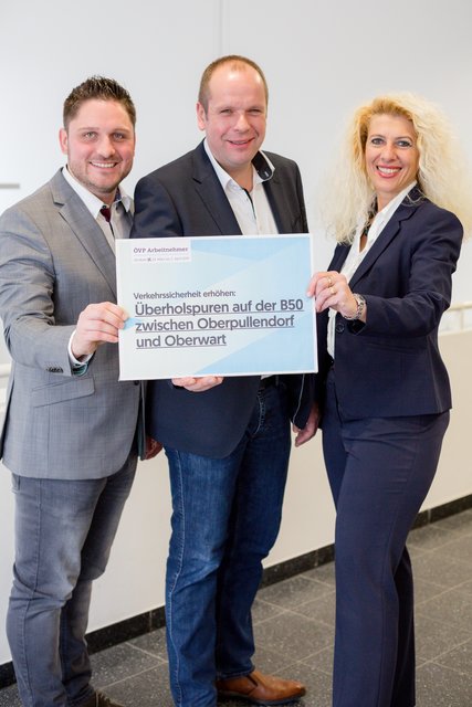 Für eine Überholspur auf der B50: Spitzenkandidat im Bezirk Oberpullendorf Thomas Niklos, Spitzenkandidat im Land Johannes Mezgolits, Spitzenkandidatin im Bezirk Oberwart Marion Friedl
 | Foto: ÖVP Burgenland