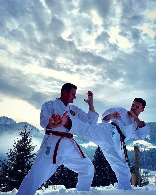 &lt;f&gt;Vater und Sohn&lt;/f&gt; haben sich der Kampfkunst verschrieben | Foto: Privat