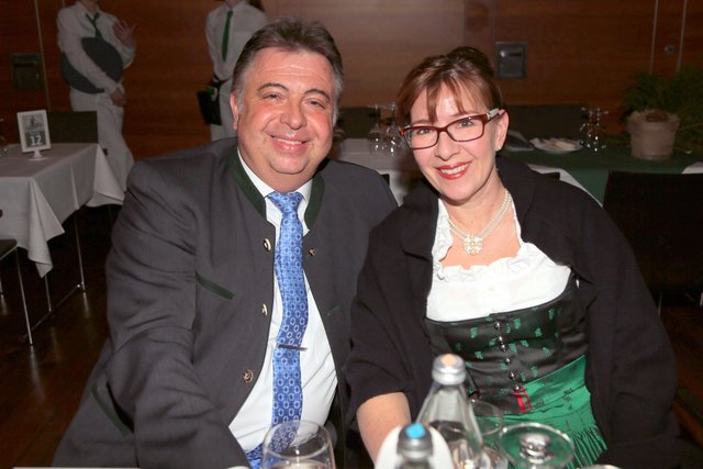 Bgm. Peter Padourek mit Begleitung.
