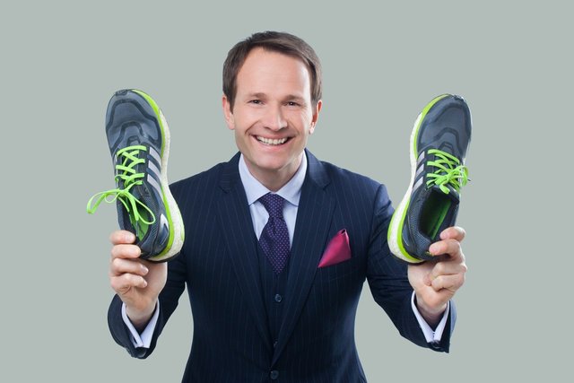 Wo und wie auch immer: Die Laufschuhe hat Alexander
Rüdiger immer dabei | Foto: Foto Weinwurm GmbH