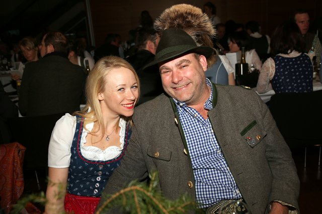 Jäger Gerli Schaffer mit Begleitung.