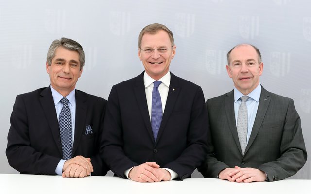 FPÖ-Klubobmann Herwig Mahr, Landeshauptmann Thomas Stelzer, Landesrat Maximilian Hiegelsberger (v. l.). | Foto: Land OÖ/Stinglmayr