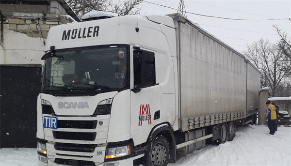 <f>Mit diesem Sattelschlepper</f> wurden von der Firma Müller Transporte drei Tage lang 1.400 Kilometer weit...