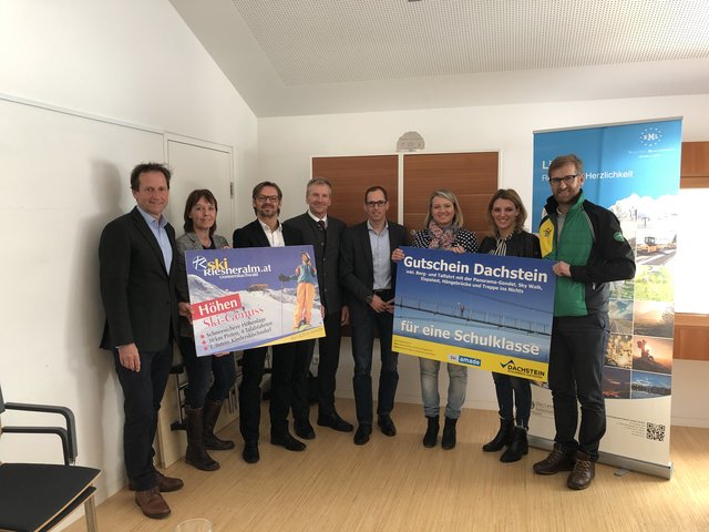 Informierten über die BuK.li und überreichten Preise an die Gewinner: Erwin Petz, Gertraud Koller, Manfred Dirninger, Heinz Walcher, Helge Röder, Eva Stiermayr, Nina Platzer und Peter Weichbold (v.l.)