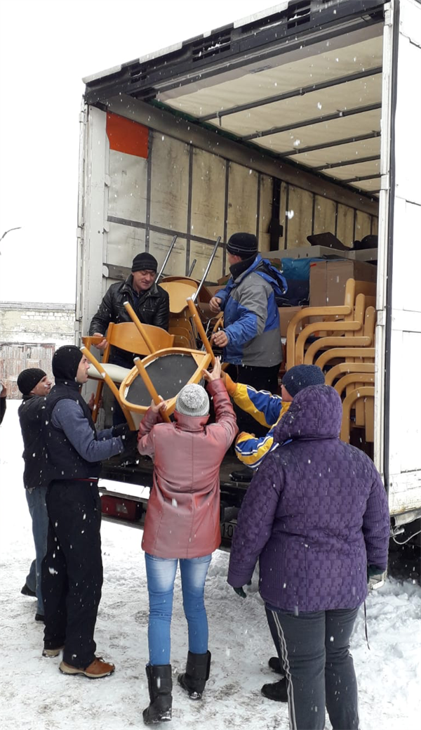 ...fünf Tonnen Spenden nach Coșnița transportiert.