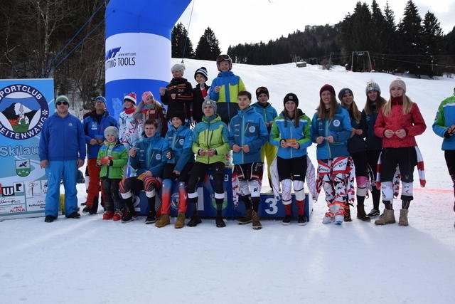 Über 110 Teilnehmer kämpften beim Mini-Cross in der Waldrast um den Sieg.  | Foto: Ehrnbergcup