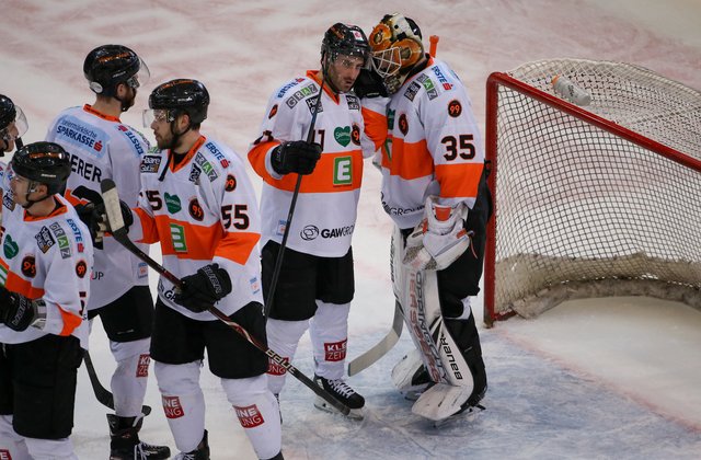 Die 99ers-Spieler wollen weiter über Siege jubeln. | Foto: GEPA
