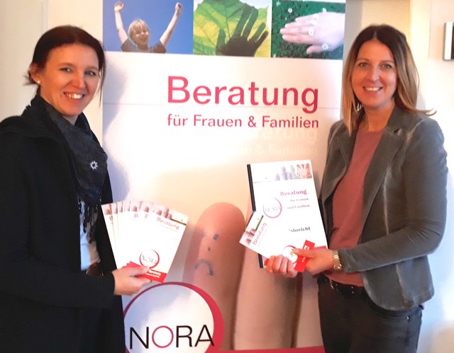 Obfrau Michaela Langer-Weninger (l.) und Bettina Pöllmann, Leiterin der Beratungsstelle Nora. | Foto: Nora Beratung