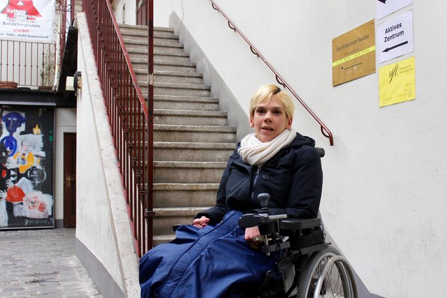 Katharina Praniess fordert einen Treppenlift für das Bezirksmuseum.