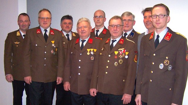 Ehrungen &amp; Auszeichnungen: Niedermayr, Schachinger jun., Hufnagl, Haslinger, Eder, Weik, Kapeller, Reiter, Speigner (v.l.). | Foto: Strohbach