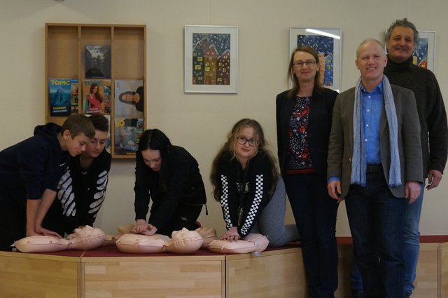 Mit den eifrigen Schülern: Brigitte Atzmanstorfer, Günter Gschwendtner und  Georg Hrovat | Foto: NMS Bad Goisern