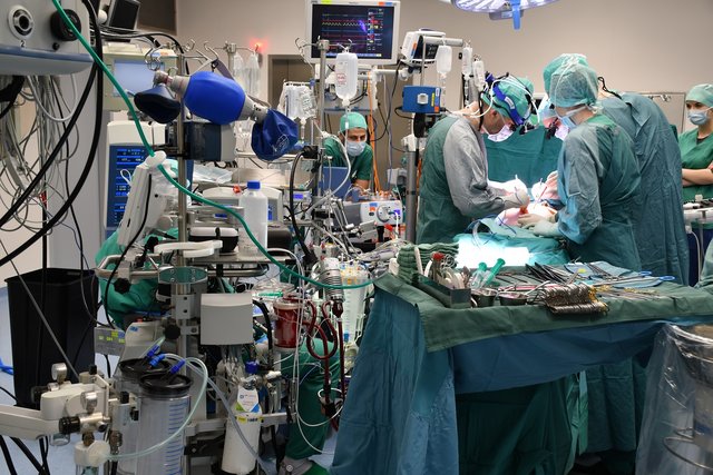 Die erste Implantation eines Kunstherzens am Kepler Universitätsklinikum in Linz verlief ohne Probleme, der Patient darf im besten Fall in einigen Wochen nach Hause. | Foto: KUK