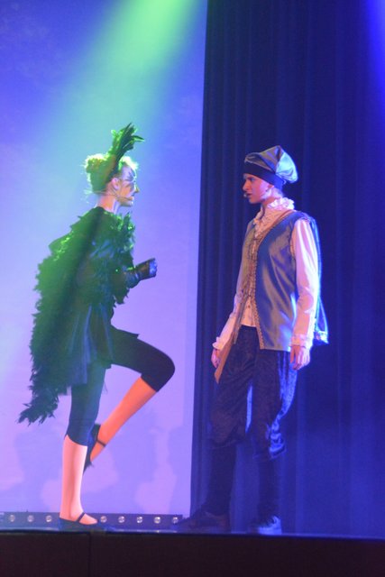 Sechs Schauspieler des Stücks "Die Rückkehr des Lichts" sind für den Papageno-Award nominiert. | Foto: Michael Strini