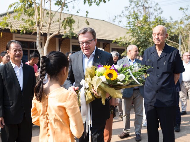 Landeshauptmann Günther Platter besuchte ingesamt 17 SOS-Standorte in Laos und Vietnam.  | Foto: Sos-Kinderdorf