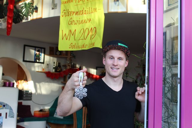 Hanno Douschan lagert seine Snowboards immer noch im Elternhaus