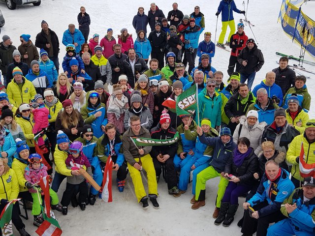 Beim Public Viewing rund um die Übertragung von der Alpinen Skiweltmeisterschaft in Aare war die Stimmung großartig. | Foto: Taucher