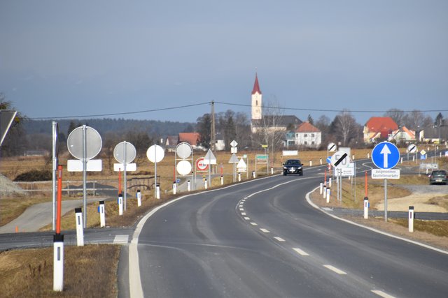 Auf der Bundesstraße 57a zwischen Rudersdorf und Deutsch Kaltenbrunn hat man als Autofahrer viel zu schauen. | Foto: Martin Wurglits