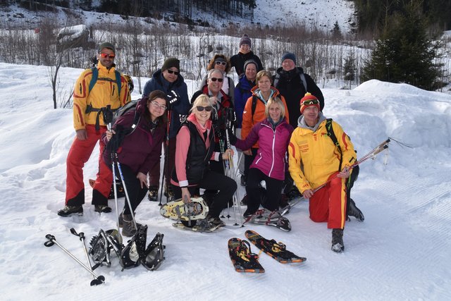 Die Teilnehmer eines Ärztekongresses machen sich auf den Weg zum Schneeschuhwandern in Bad Kleinkirchheim | Foto: Niedermüller
